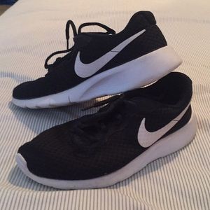 Black Nike Tanjun